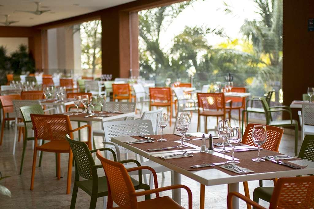 Azul Ixtapa Grand All Inclusive Suites - Spa & Convention Center المطعم الصورة